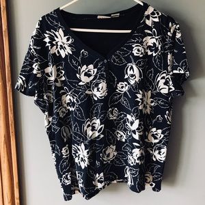 White Stag floral top